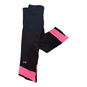 Under Armour Fitted Women’s Capri Leggings. Size medium- hot pink and black